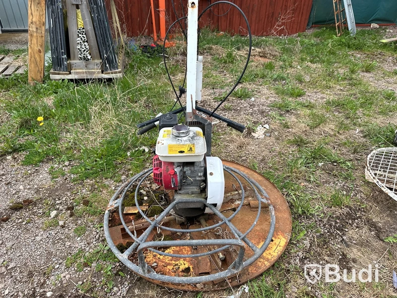 Glättare Tremix med Honda-motor.