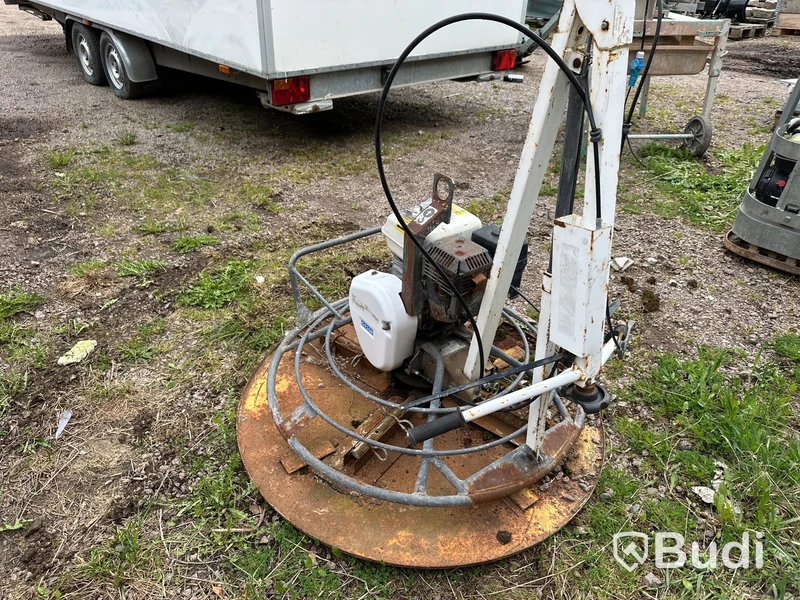 Glättare Tremix med Honda-motor.