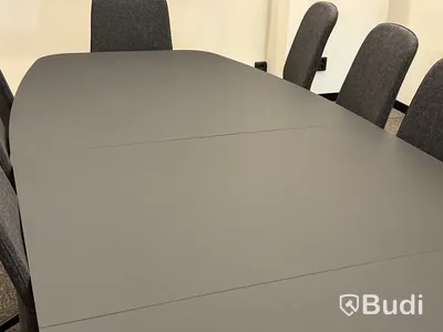 Konferensbord med 14 stolar