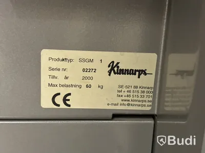 Kontorsarbetsplats med dubbla skärmar