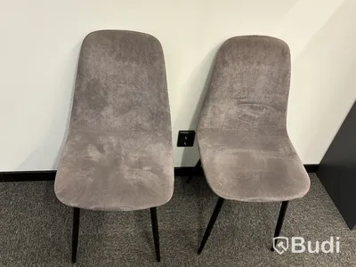 Kontorsarbetsplats med dubbla skärmar