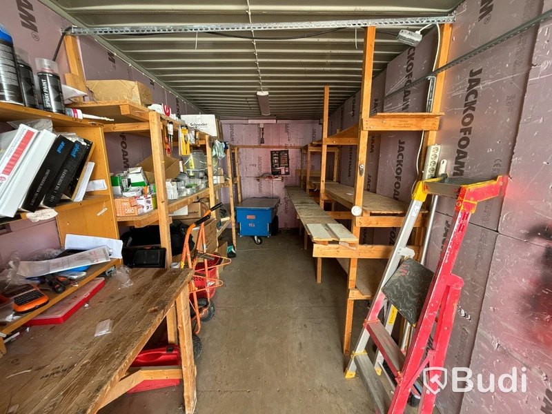 20 fots container inklusive innehåll