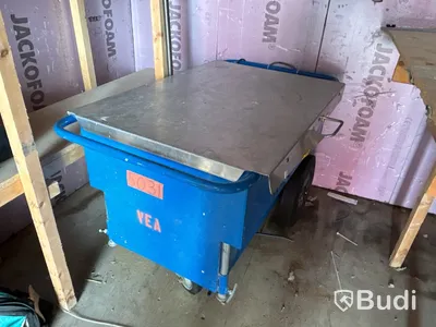 20 fots container inklusive innehåll