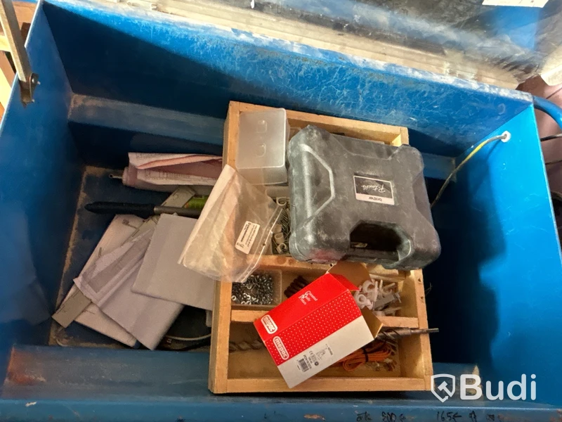 20 fots container inklusive innehåll
