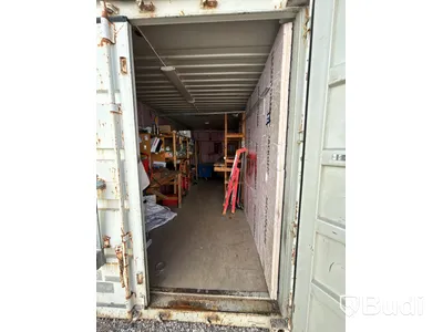 20 fots container inklusive innehåll