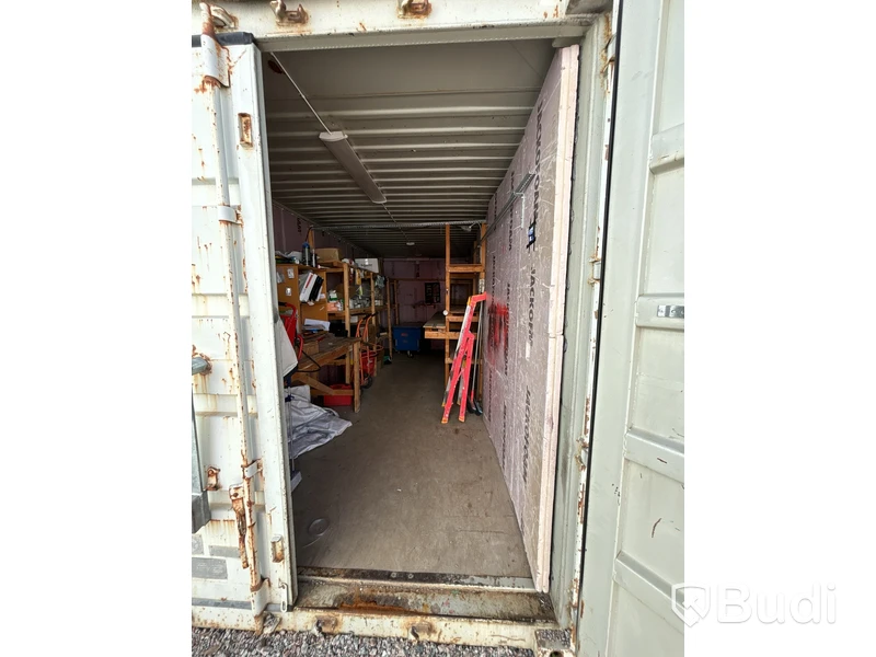 20 fots container inklusive innehåll