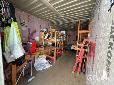 20 fots container inklusive innehåll