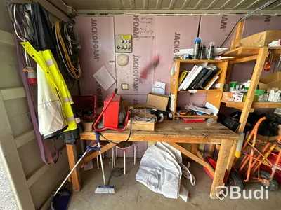 20 fots container inklusive innehåll