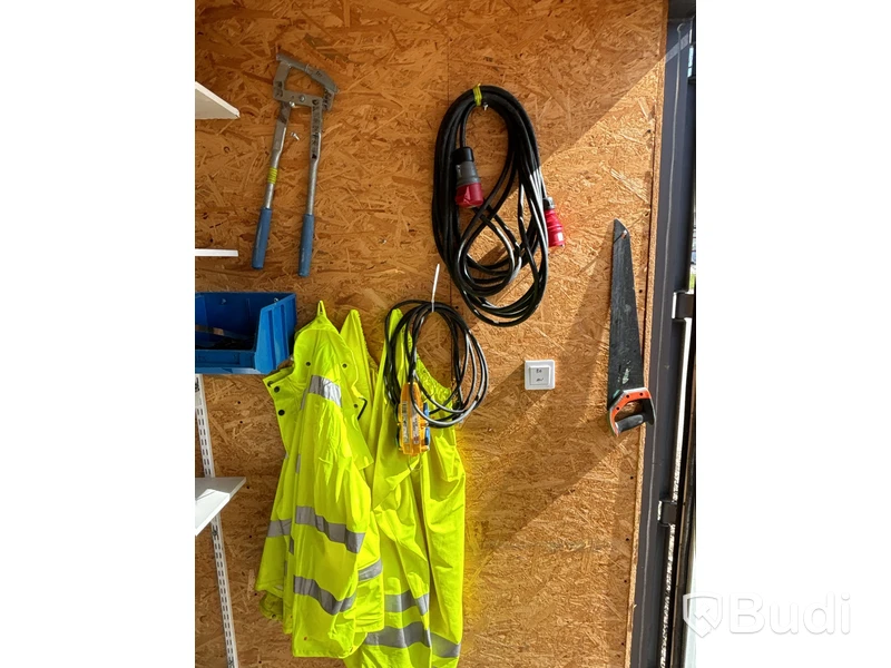 20 fots isolerad container inklusive innehåll