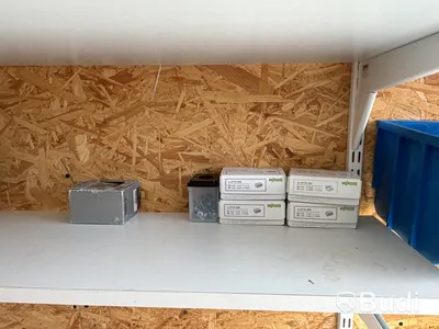 20 fots isolerad container inklusive innehåll