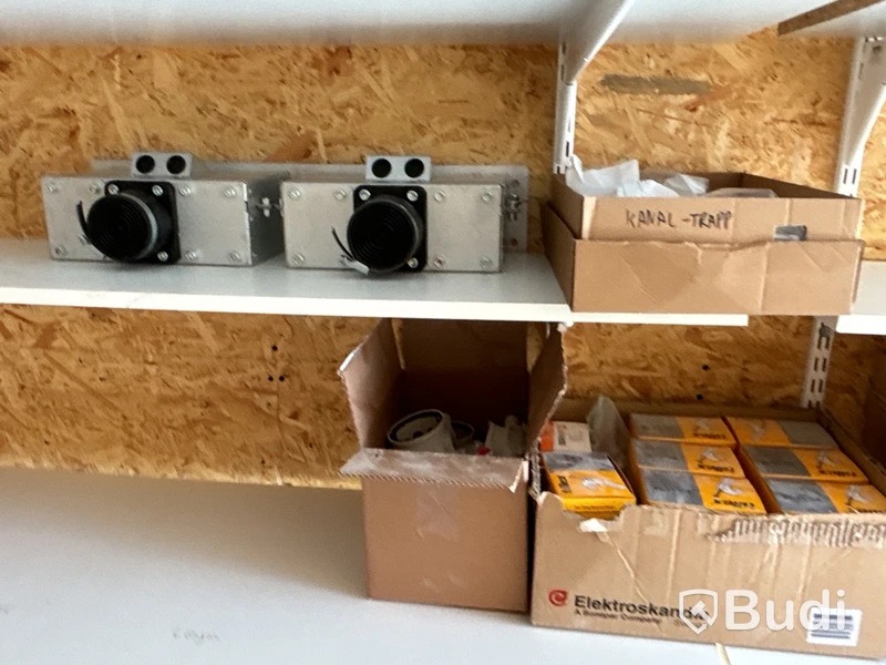 20 fots isolerad container inklusive innehåll