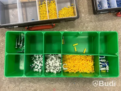 Elinstallationslådor med innehåll