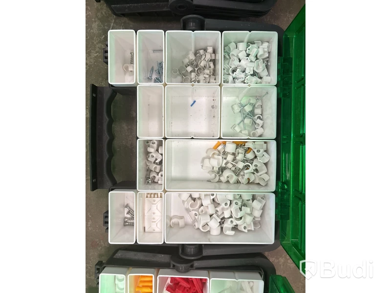 Elinstallationslådor med innehåll