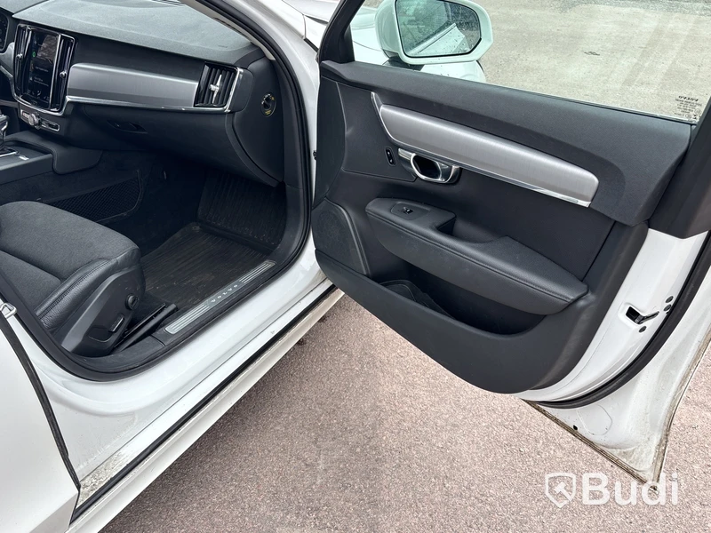 Volvo V90 D4 AWD | 14144 mil | 2020