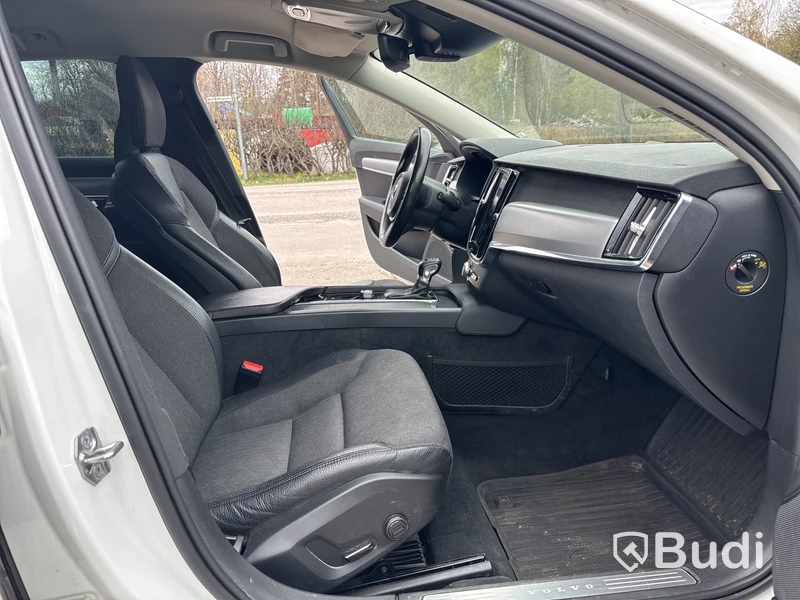 Volvo V90 D4 AWD | 14144 mil | 2020