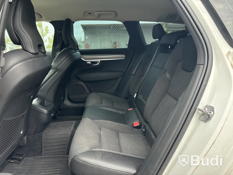 Volvo V90 D4 AWD | 14144 mil | 2020