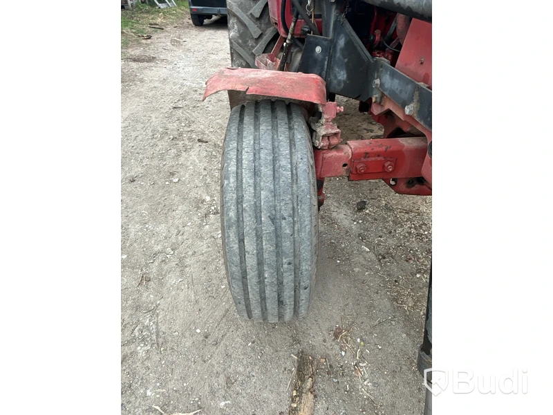 Traktor International 685 XL med lastare | 6981h | 1985