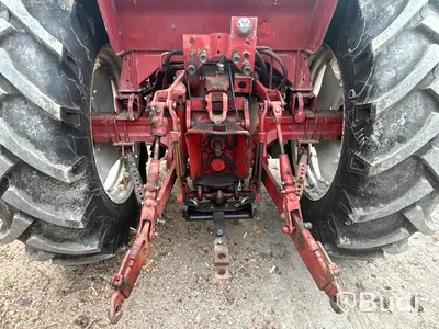 Traktor International 685 XL med lastare | 6981h | 1985