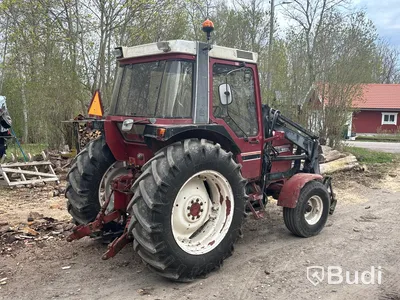 Traktor International 685 XL med lastare | 6981h | 1985