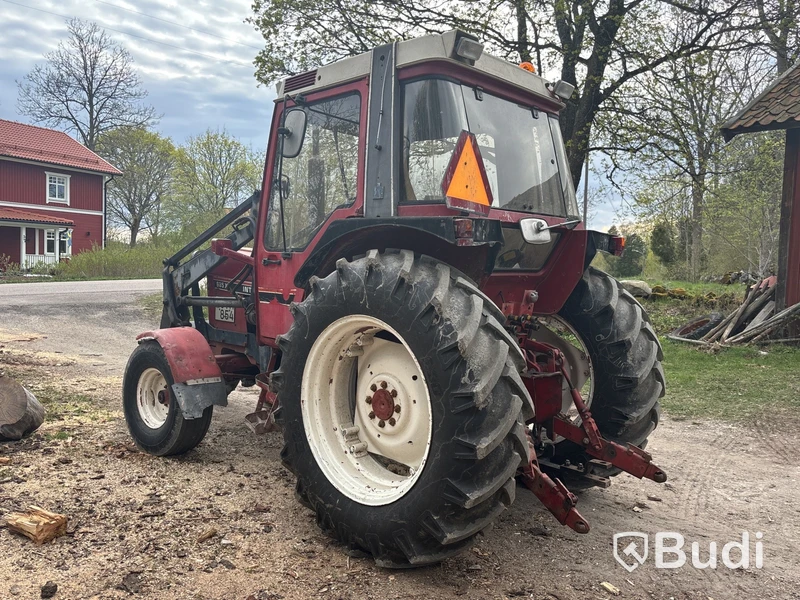 Traktor International 685 XL med lastare | 6981h | 1985