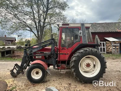 Traktor International 685 XL med lastare | 6981h | 1985