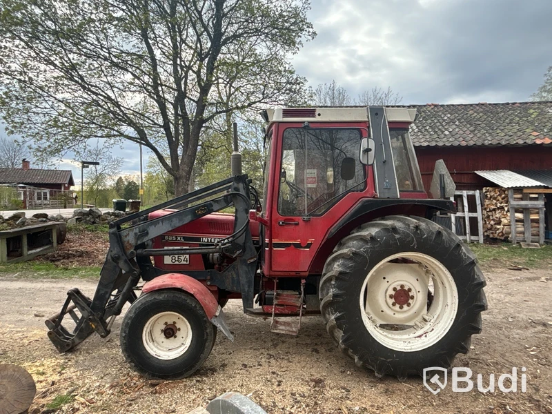 Traktor International 685 XL med lastare | 6981h | 1985