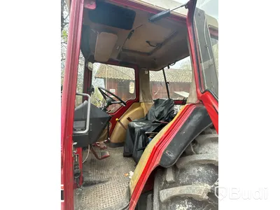 Traktor International 685 XL med lastare | 6981h | 1985