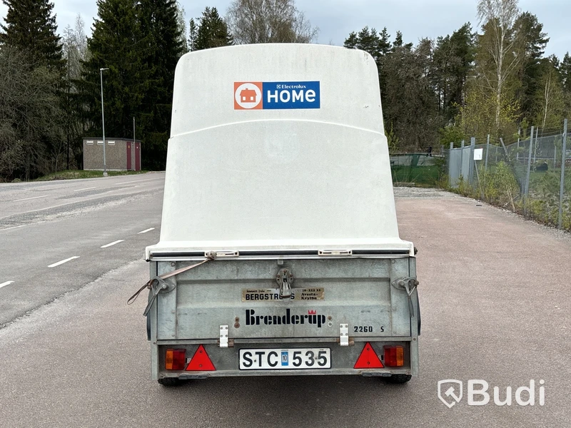 Bromsad släpvagn med kåpa Brenderup A6E0EC-S5 | 2002
