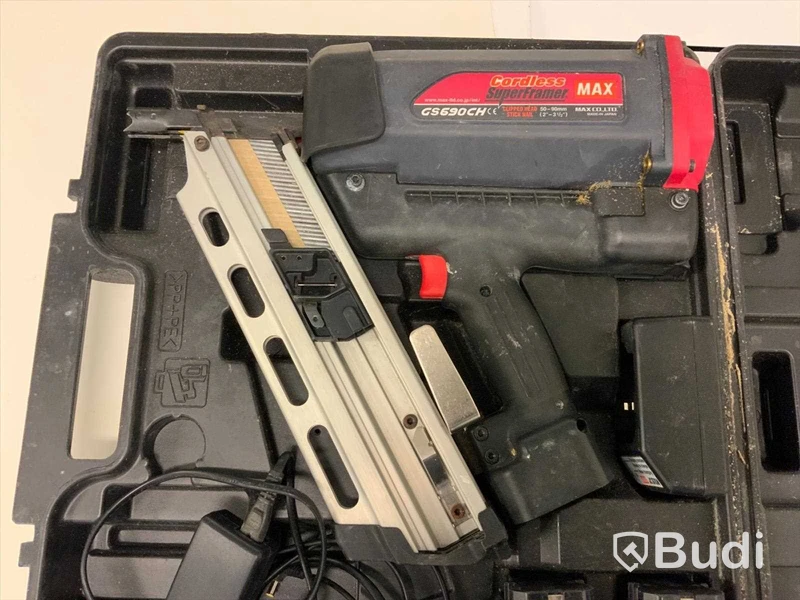 Spikpistol MAX Cordless SuperFramer GS690CH. 2 st batterier Ej funktionstestad.