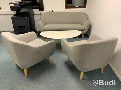 Soffgrupp bestående av Soffa L= 170 cm 2 st fåtöljer B= 80 cm soffbord L= 120 cm fabrikat okänd, fläckar finns