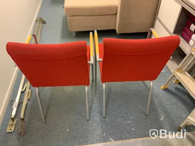Stolar röda 2 st  Office support  fläckar finns
