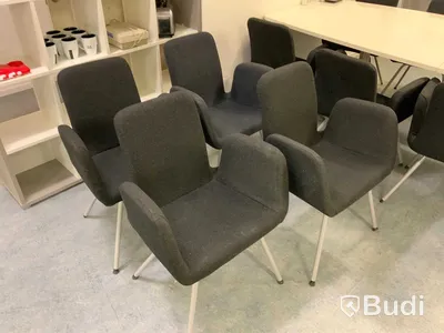 Konferensbord med el och datauttag okänd fabrikat L 270 cm B 120 cm på mitten 13 stolar IKEA Patrik  fläckar finns