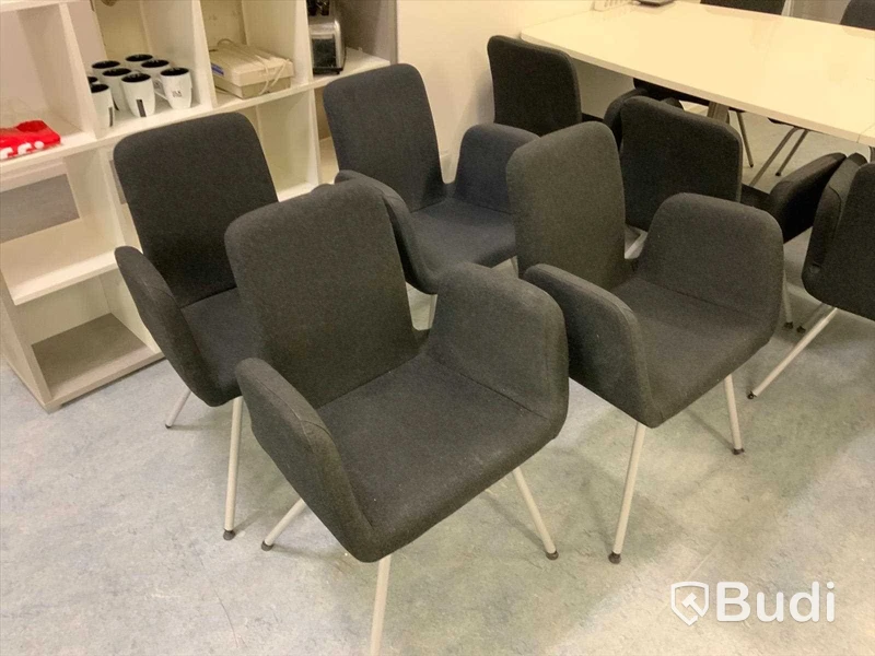 Konferensbord med el och datauttag okänd fabrikat L 270 cm B 120 cm på mitten 13 stolar IKEA Patrik  fläckar finns