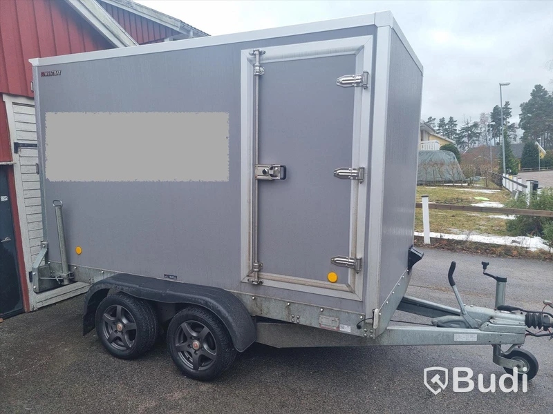 Skåpsläp Westbay Agados VZ 31 -2022 (2700kg totalvikt)