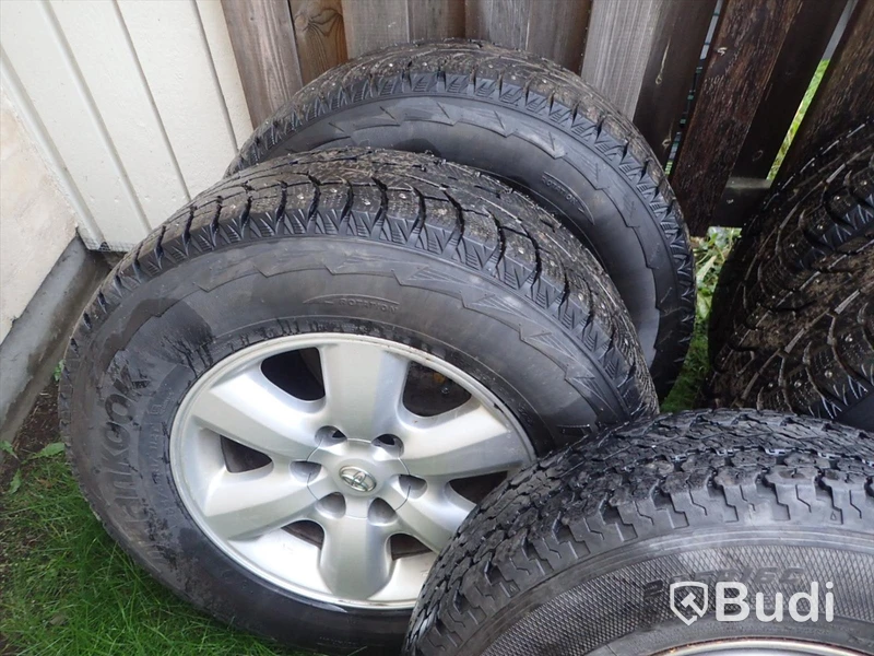 Toyota Hilux PickUp med kåpa | 4x4 | 2012