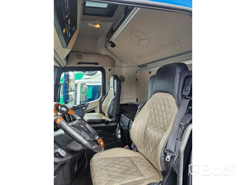 Lastbil MERCEDES-BENZ 963-0-C - 2015 | Öppningsbar sida
