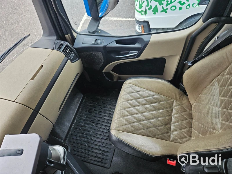 Lastbil MERCEDES-BENZ 963-0-C - 2015 | Öppningsbar sida