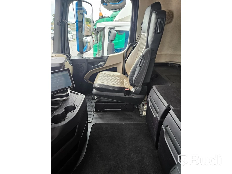 Lastbil MERCEDES-BENZ 963-0-C - 2015 | Öppningsbar sida