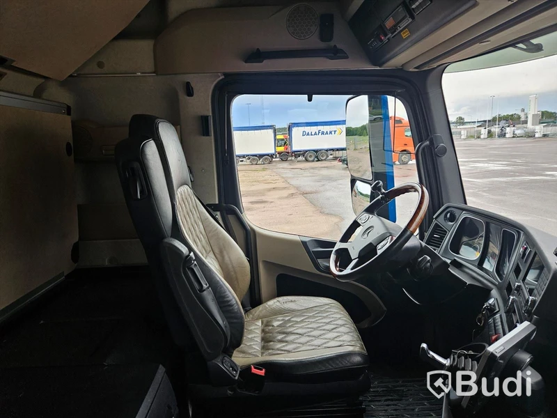 Lastbil MERCEDES-BENZ 963-0-C - 2015 | Öppningsbar sida