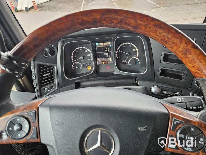 Lastbil MERCEDES-BENZ 963-0-C - 2015 | Öppningsbar sida