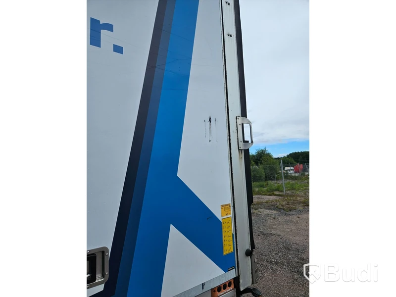 Lastbil MERCEDES-BENZ 963-0-C - 2015 | Öppningsbar sida
