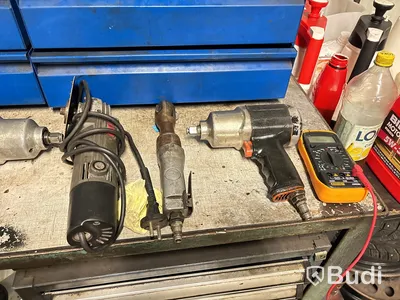 Hydraulisk press, verktyg, maskiner m.m.