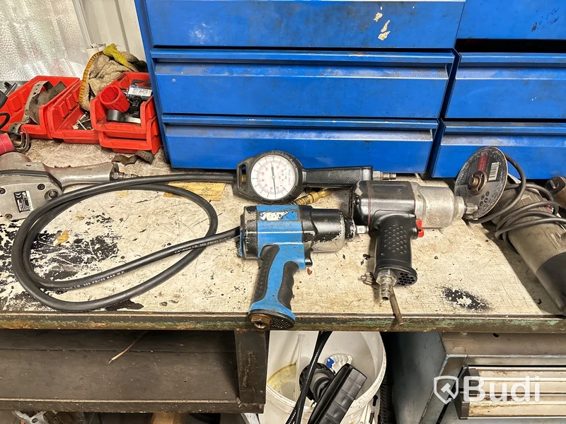 Hydraulisk press, verktyg, maskiner m.m.