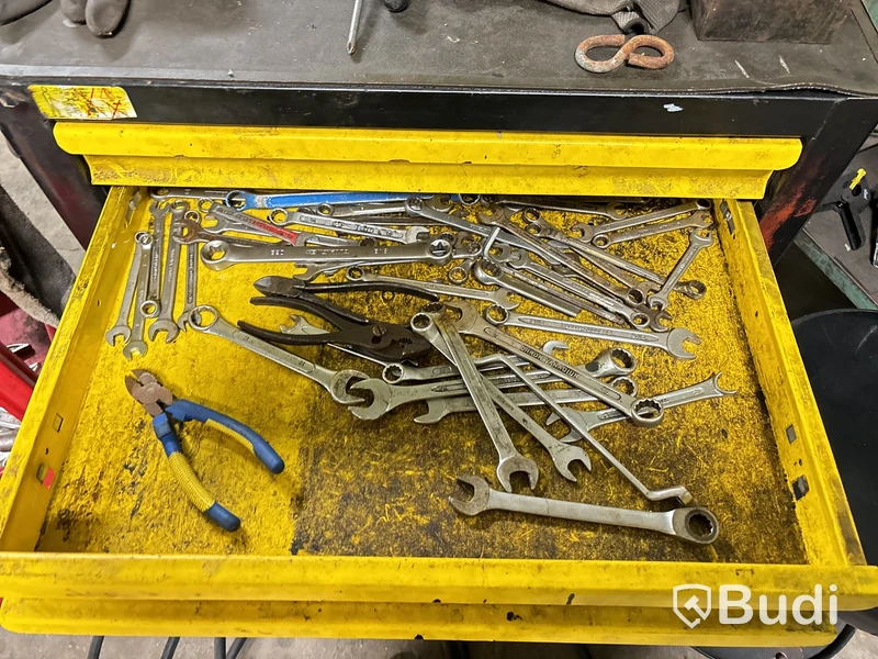 Hydraulisk press, verktyg, maskiner m.m.
