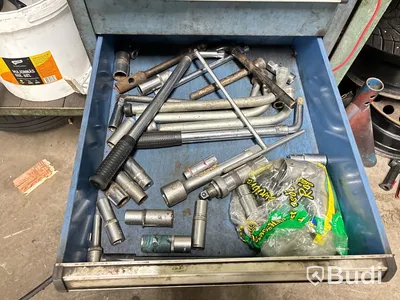 Hydraulisk press, verktyg, maskiner m.m.