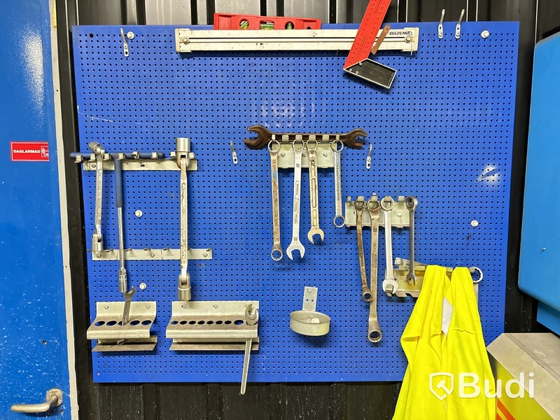 Hydraulisk press, verktyg, maskiner m.m.