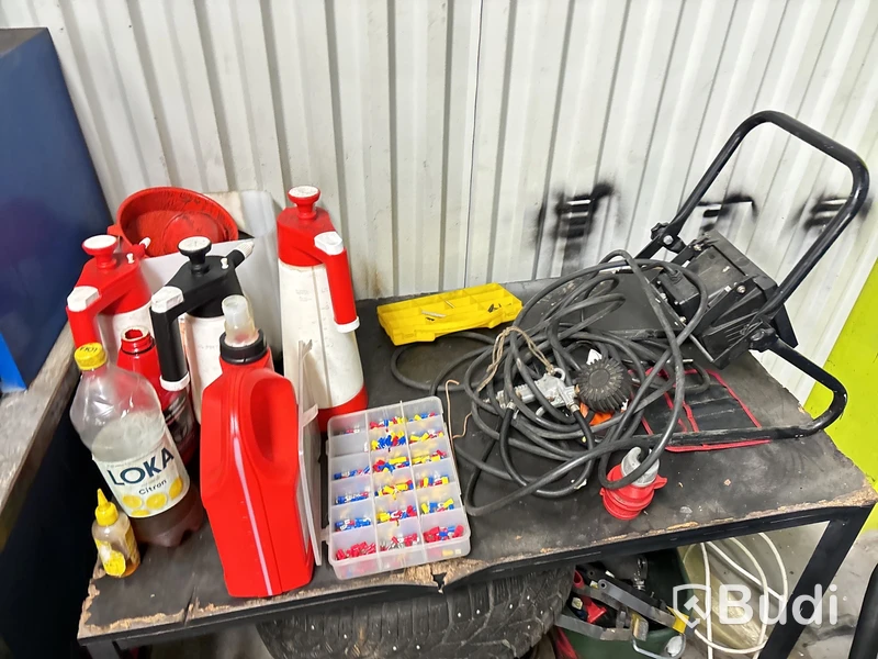 Hydraulisk press, verktyg, maskiner m.m.