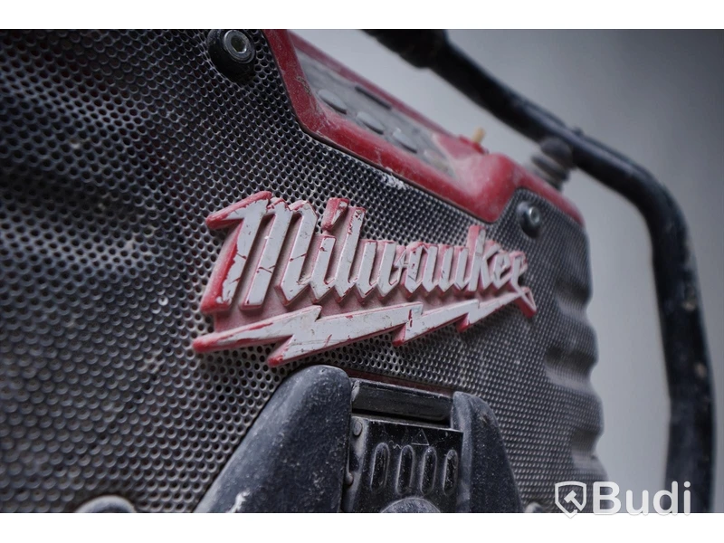 Milwaukee heavy duty radio