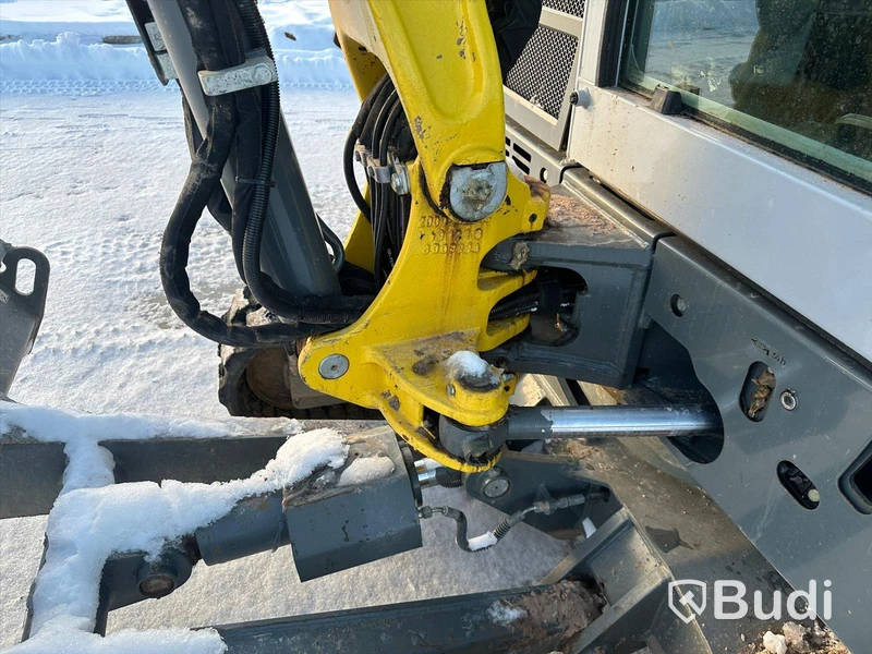 Grävmaskin Wacker Neuson ET-35 med tiltrotator och skopor.