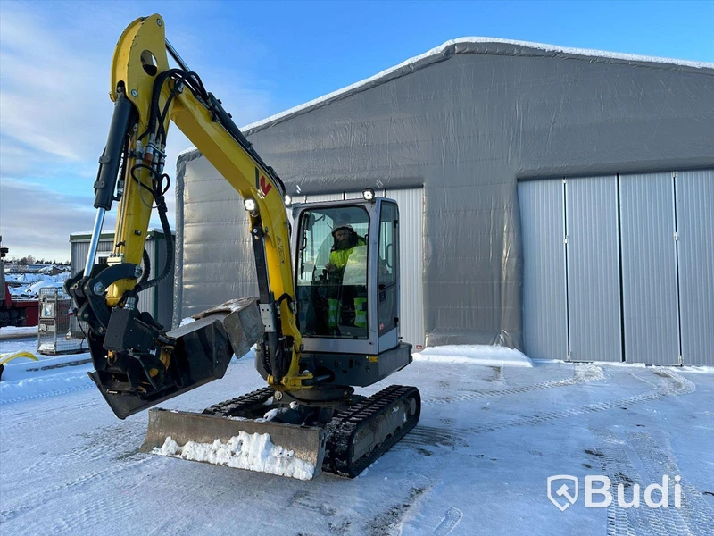 Grävmaskin Wacker Neuson ET-35 med tiltrotator och skopor.